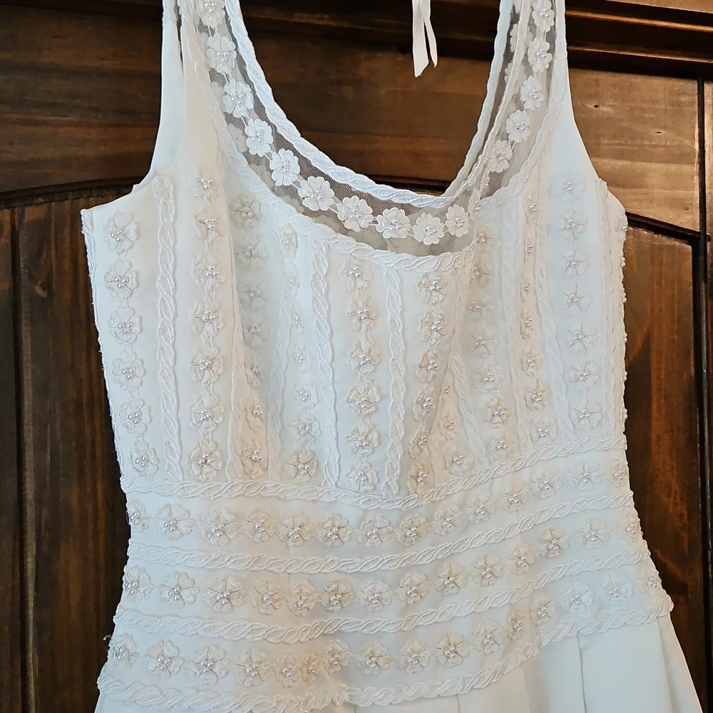 Vintage Sweetheart Gowns Daisy Chain A-Line Wedding Dress - Picture 3 of 8